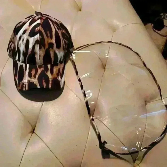 Chic Tweak Cap with removable shield - Picture 3 of 3